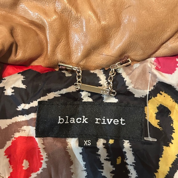 Woman’s Tan Leather Jacket - Picture 2 of 8